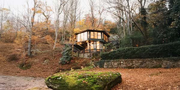 Enclosed pedestal Topsider home on a wooded mountain site Enclosed pedestal Topsider home on a wooded mountain site