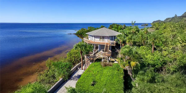 Octagonal Topsider pedestal home overlooking the water Octagonal Topsider pedestal home overlooking the water
